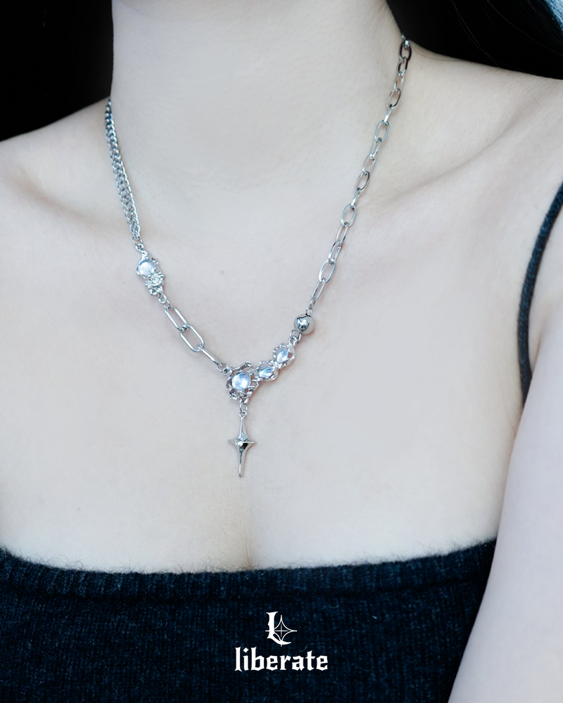 Emerald cross point chain necklace