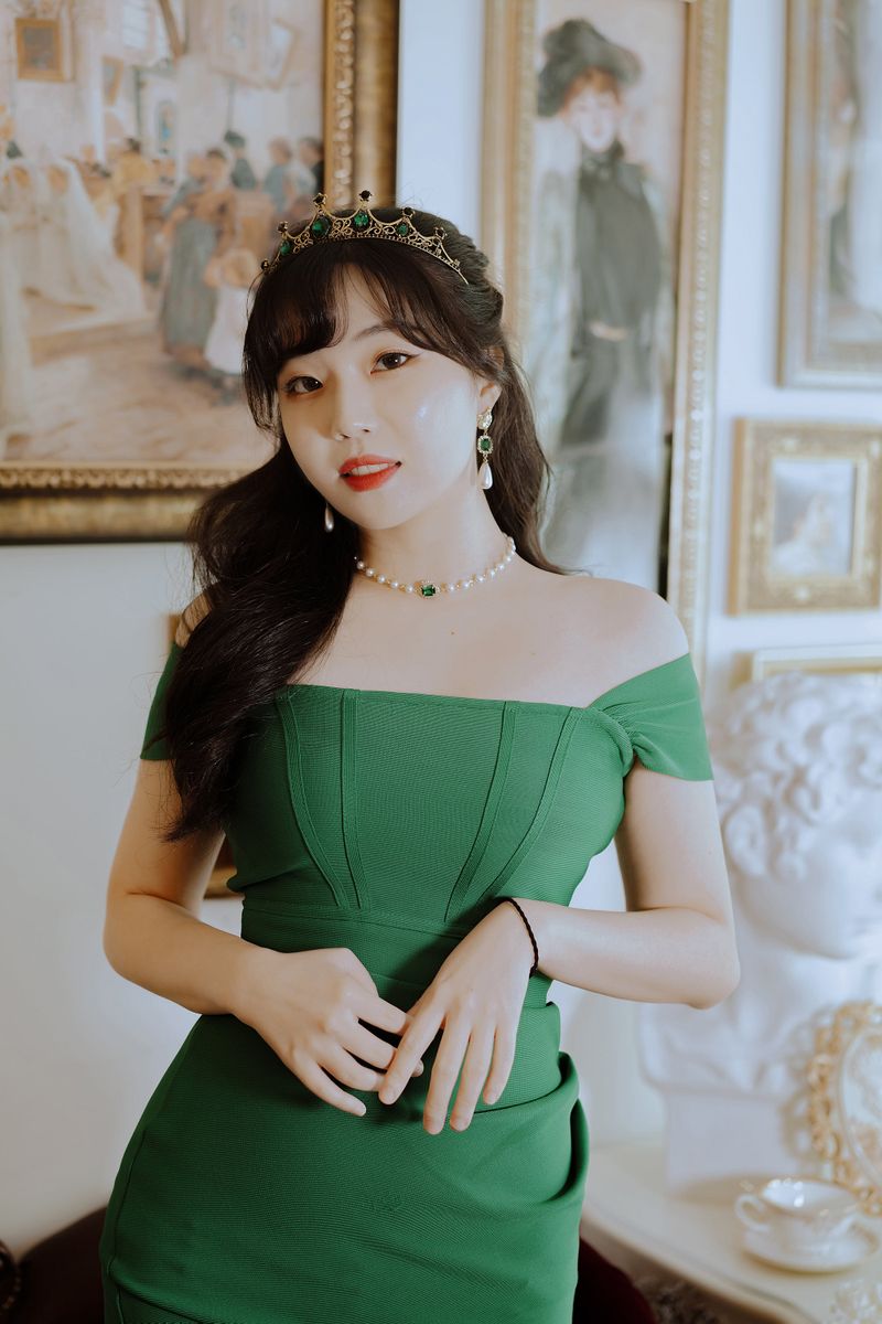 Emerald Square Pearl Choker Necklace