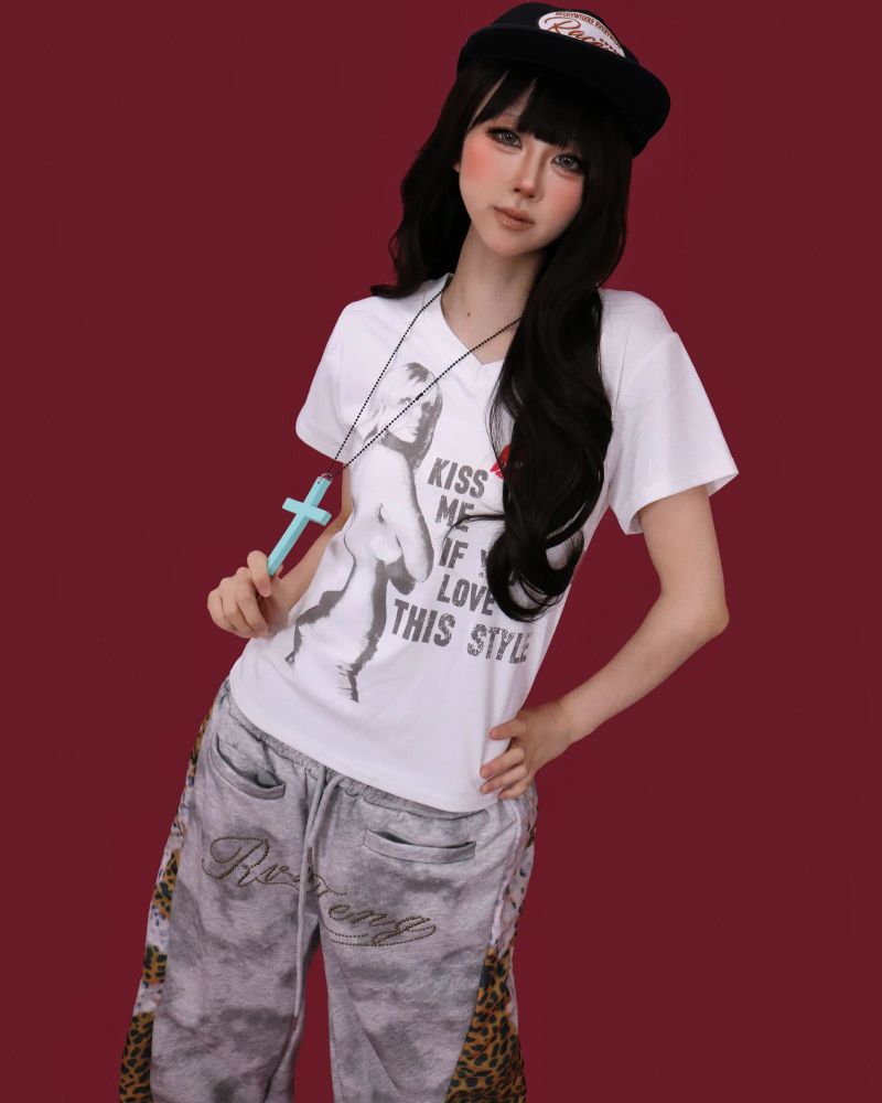 kiss me! v-neck T