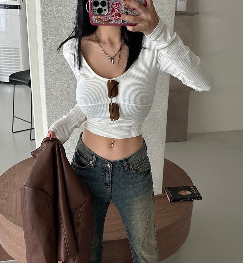 Slit Deep U-Neck Shoulder Pad T-Shirt