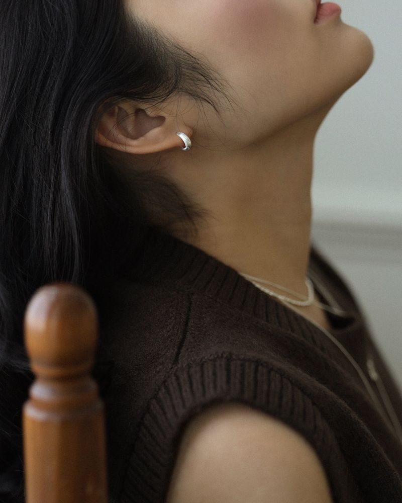 Truth earring (silver)