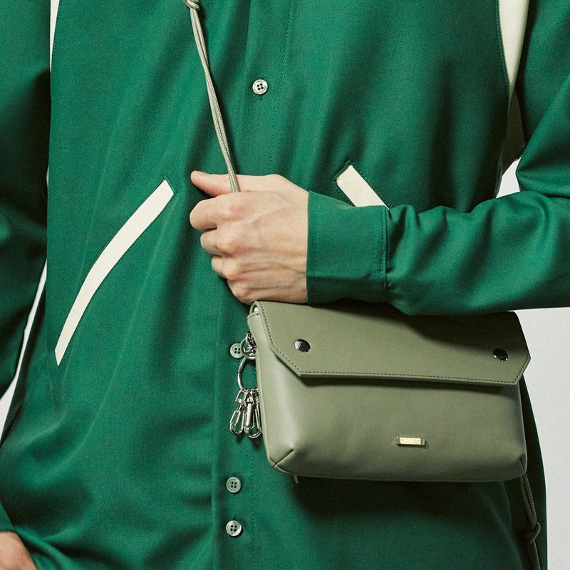 piping leather strap flap bag & utility key ring basil