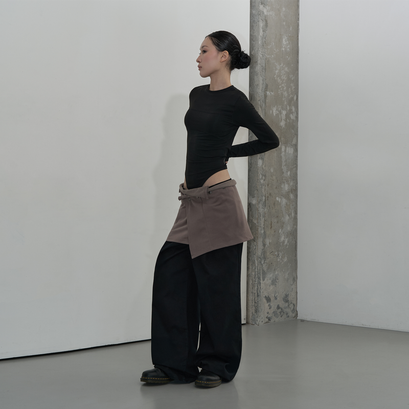 BACK POINT LONG SLEEVE BODYSUIT (BLACK)