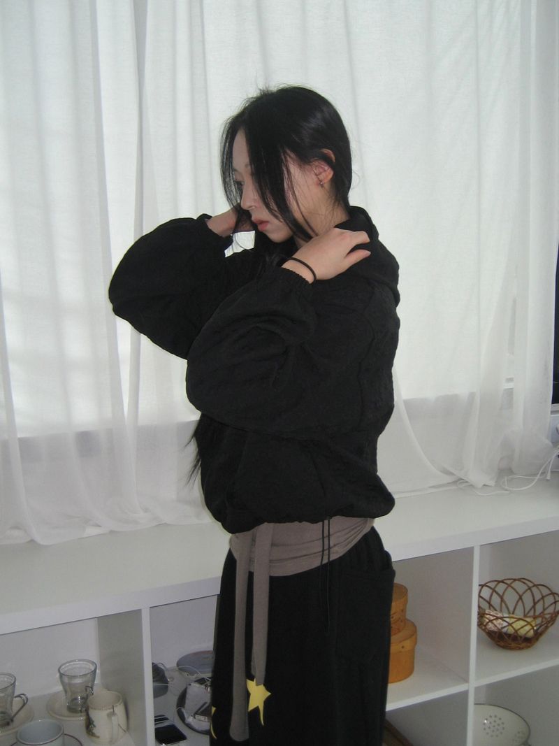 Mini Zan Flower Embossed Crop Hoodie (6c)