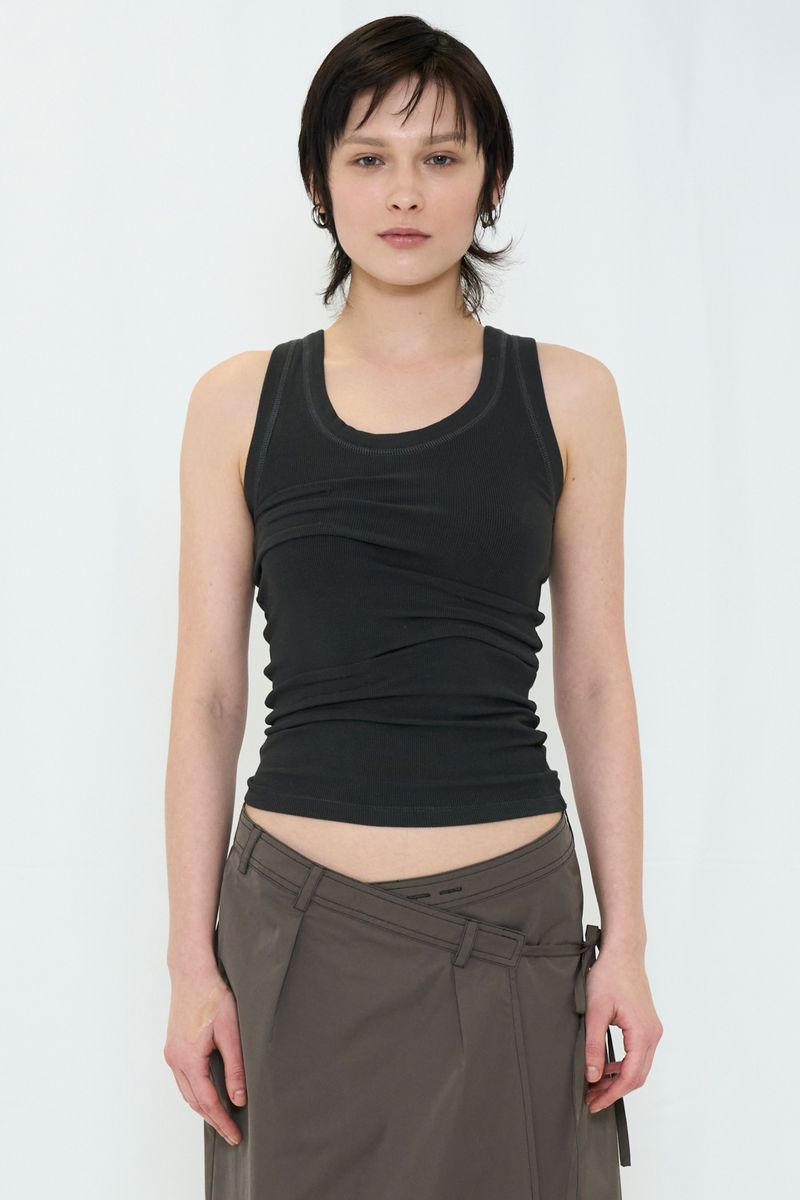 VIAVANDA（ヴィアヴァンダ）の「TUCK RIB TANK TOP（Tops）」