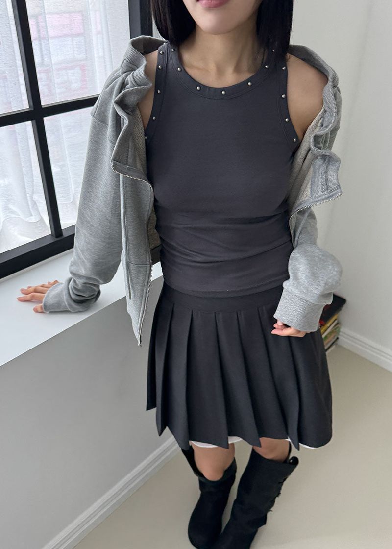 eon（イオエン）の「STUD SLEEVELESS（Tops）」
