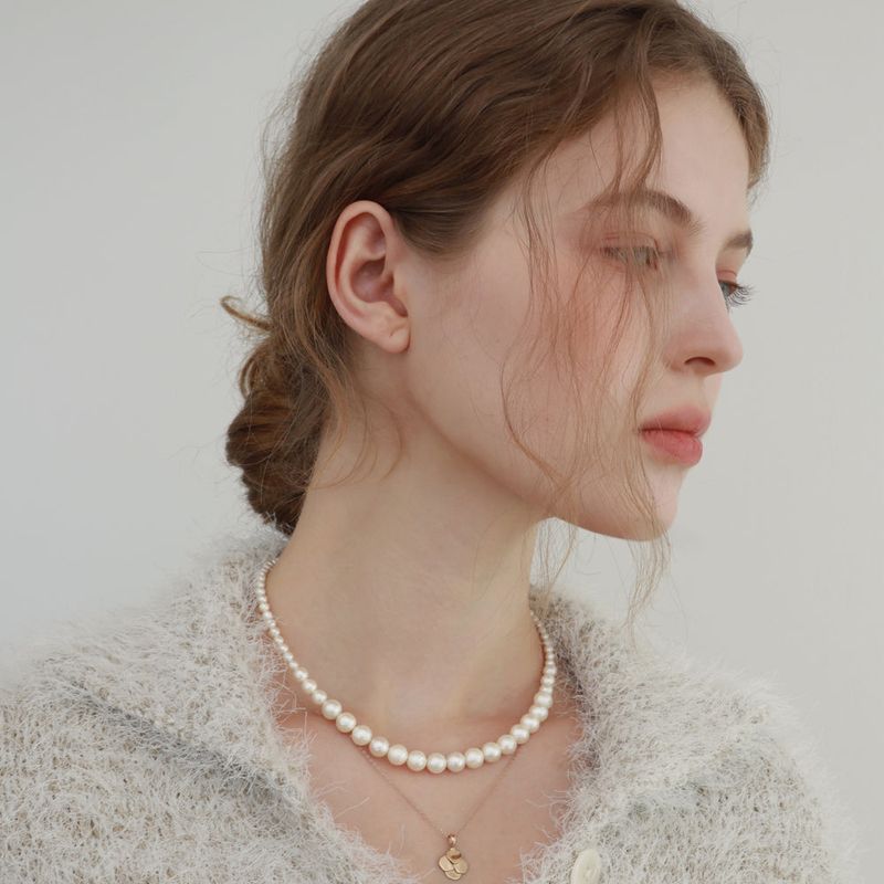 The Fluffy Pearl Va Necklace