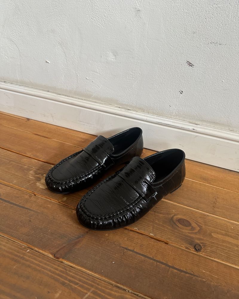soft crease loafer