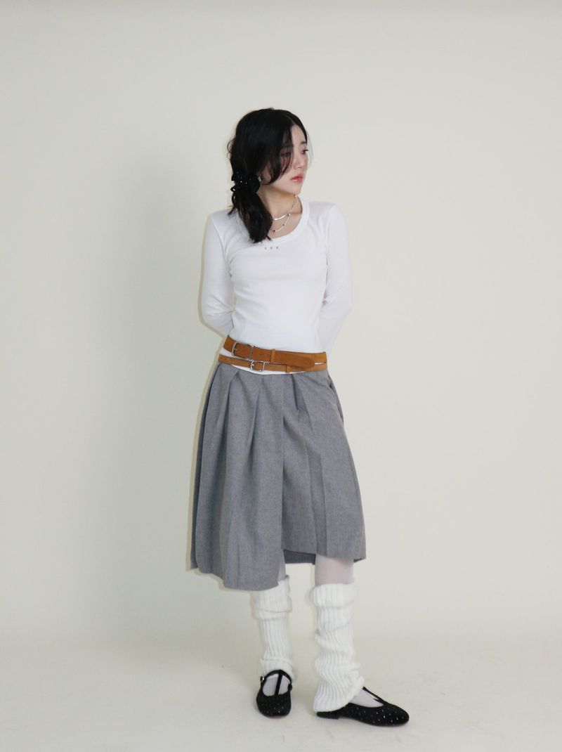 open stud U-neck round long-sleeved T-shirt