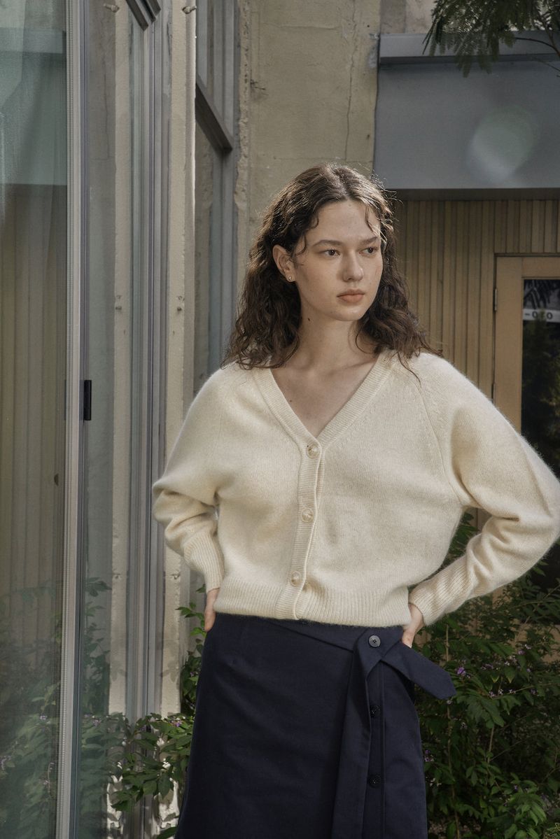 cle(クレ)の「BELTED BUTTON SKIRT_NAVY(Skirts)」