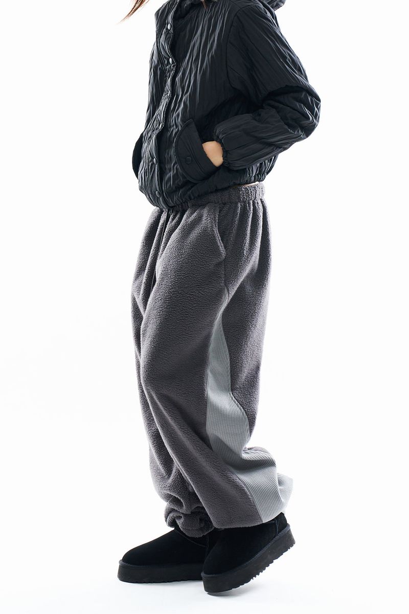 Raucohouse(ラウコハウス)の「Two-tone panel fleece jogger pants(Pants)」