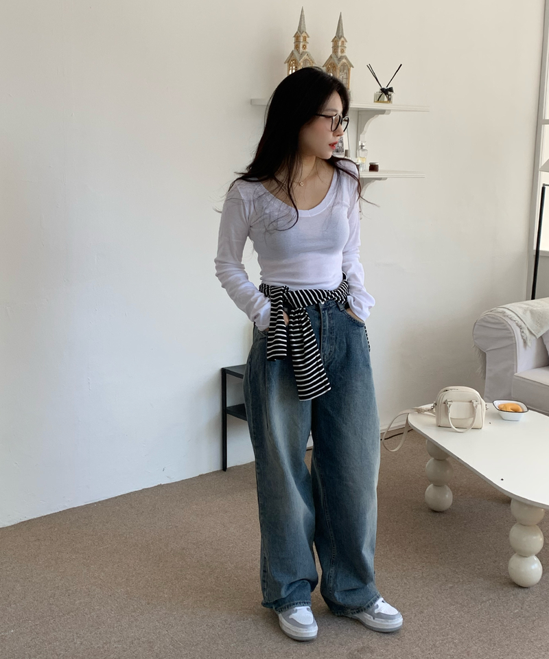 one-pintuck hip pants