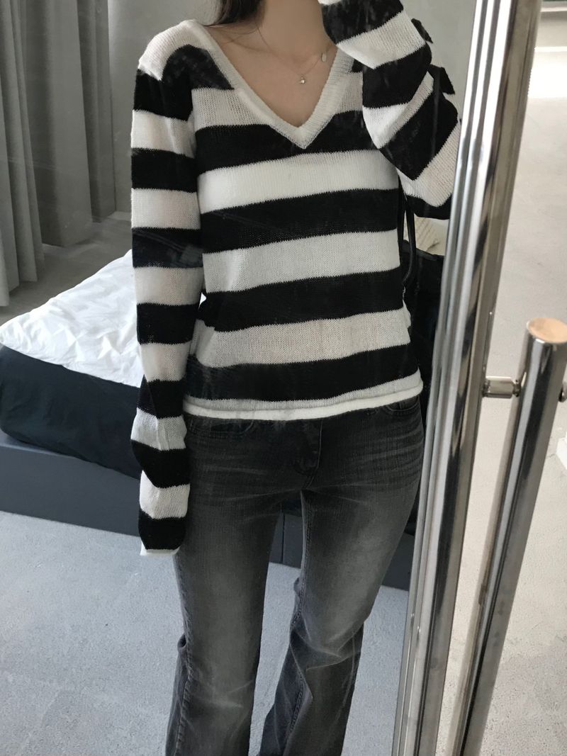 Stripe V-neck knitwear (one color)