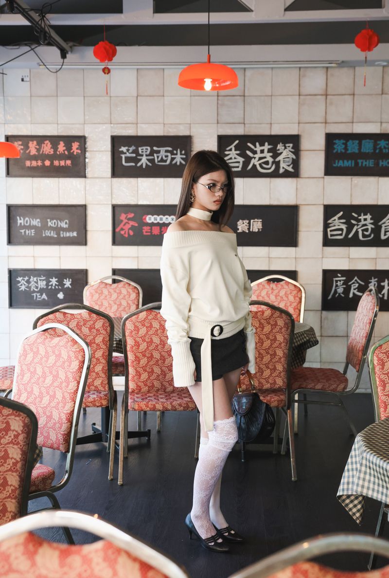 [ID] Logo Off-Shoulder Sweatshirt (Choker Set) (Ivory) 