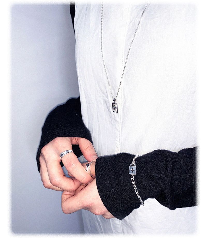 STING LOCK BRACELET