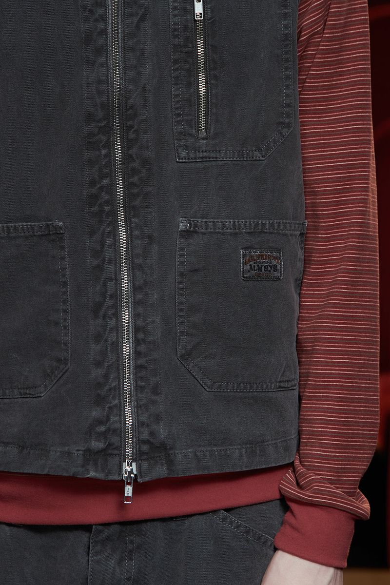 DYED ZIP CARGO VEST / CHARCOAL