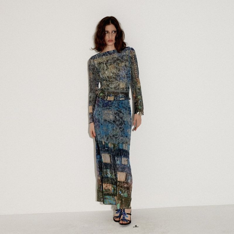 SHEISSHE/PRINTED PLEATED T-SHIRTS