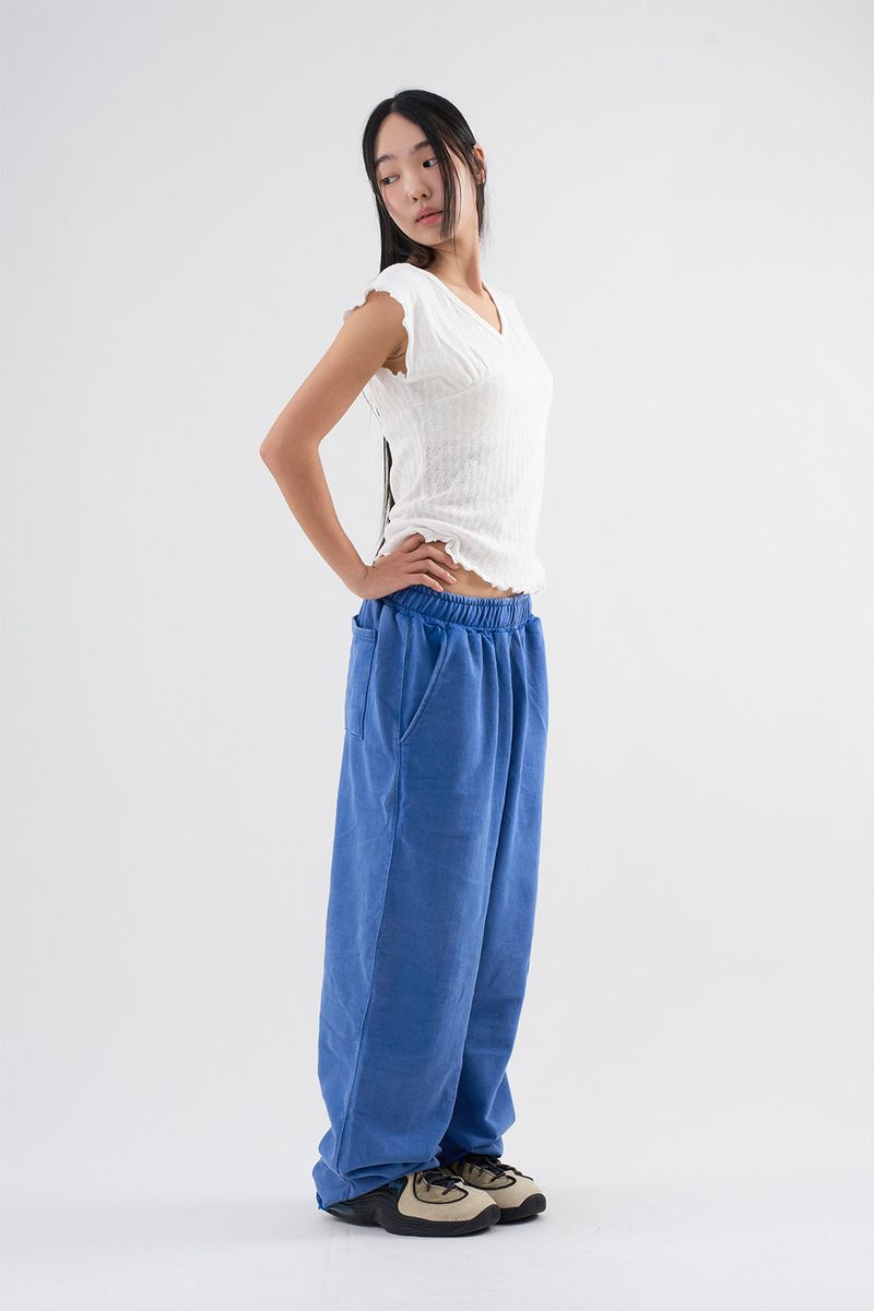 Cut-off washed sweatpants