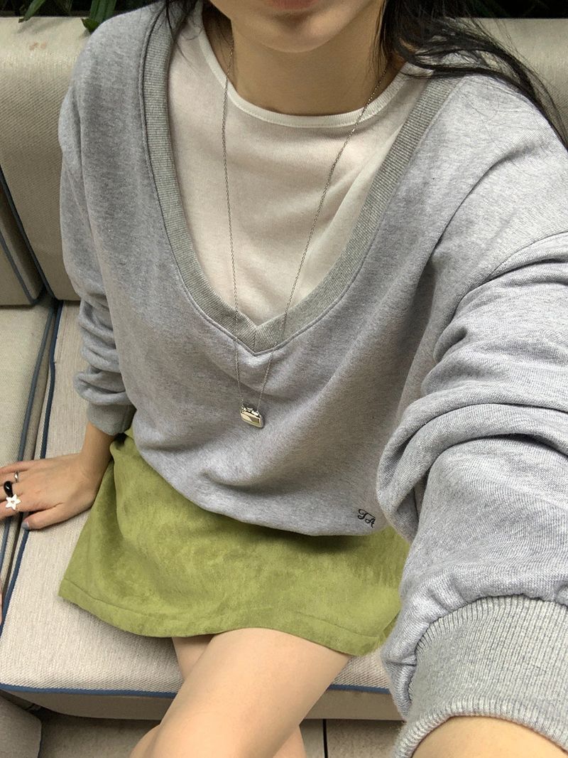 [MADE] TA DEEP V-NECK SWEATSHIRT