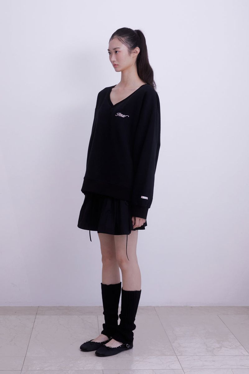 Lettering Deep V-Neck Sweatshirt (BLACK)