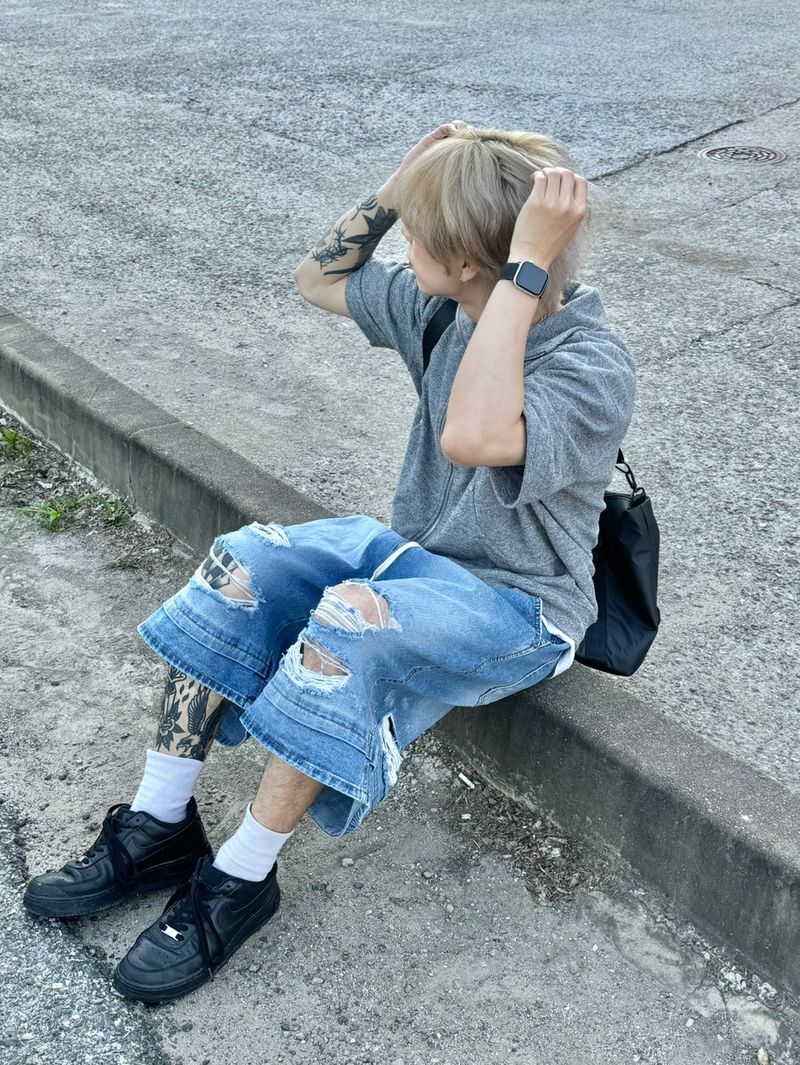 Double destroyed denim bermuda pants 1C