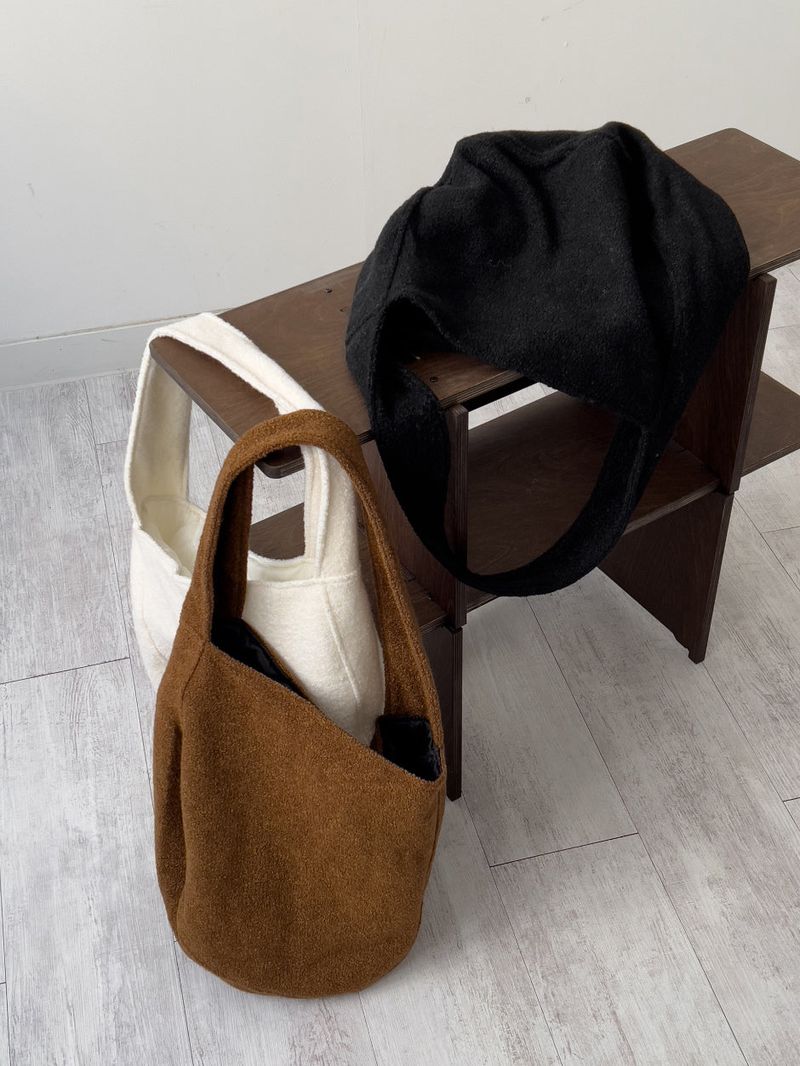Dumbbell Quilted Shoulder Bag