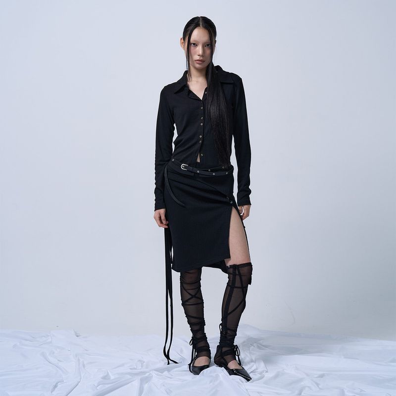 ZIZEMUSEUM（ジゼミュージアム）の「LAYERABLE BUTTON WRAP SKIRT (BLACK)（Skirts）」