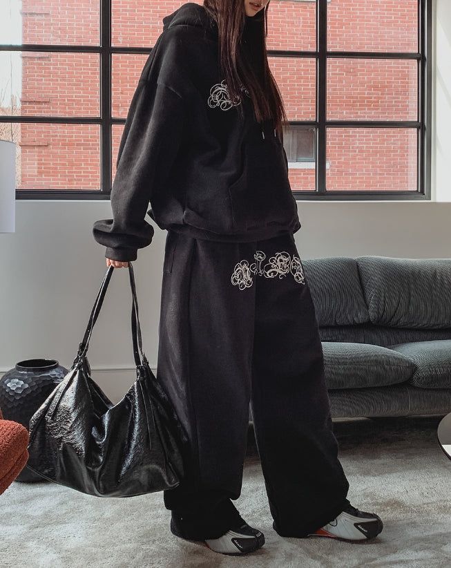 ULAN（ユレン）の「Arc Lettering Embroidered Brushed Over Sweatpants（Pants）」