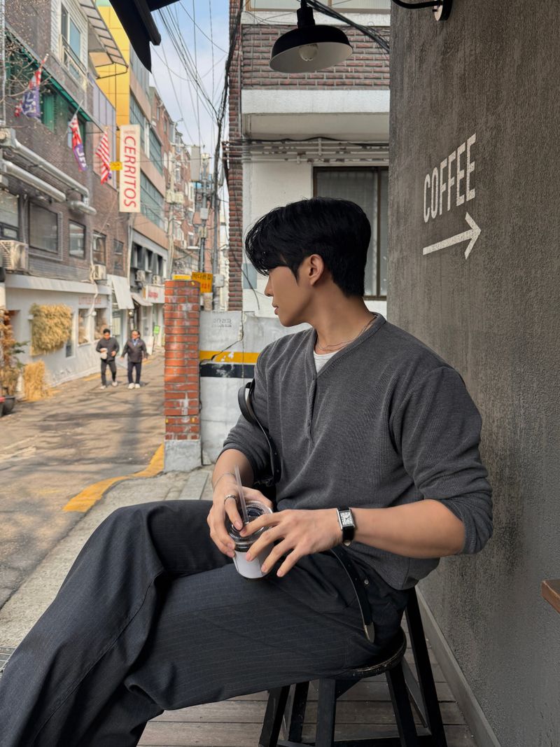Port button layered knitwear