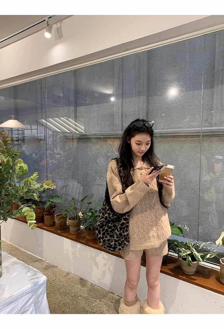 Oatmeal toggle wool twisted knitwear two-piece set
