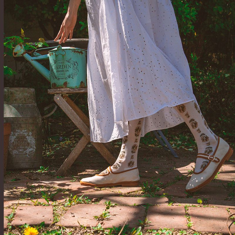 in vere florente : bright white
