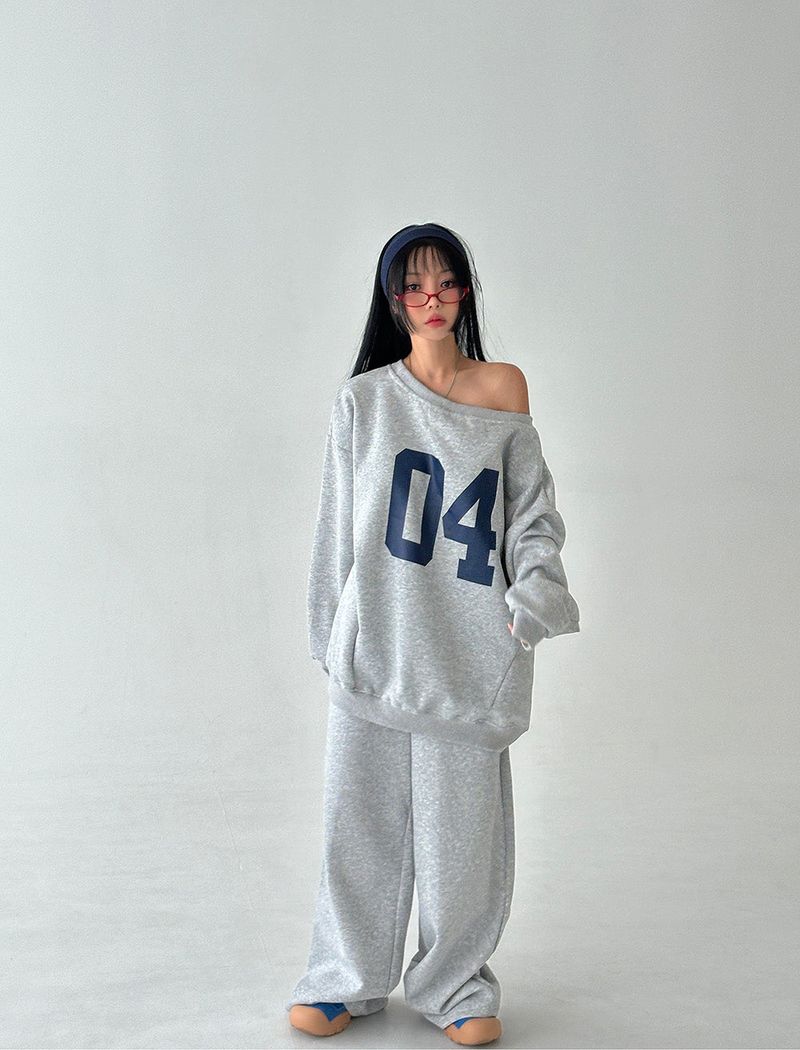 Number off-shoulder oversized fit sweat suit set