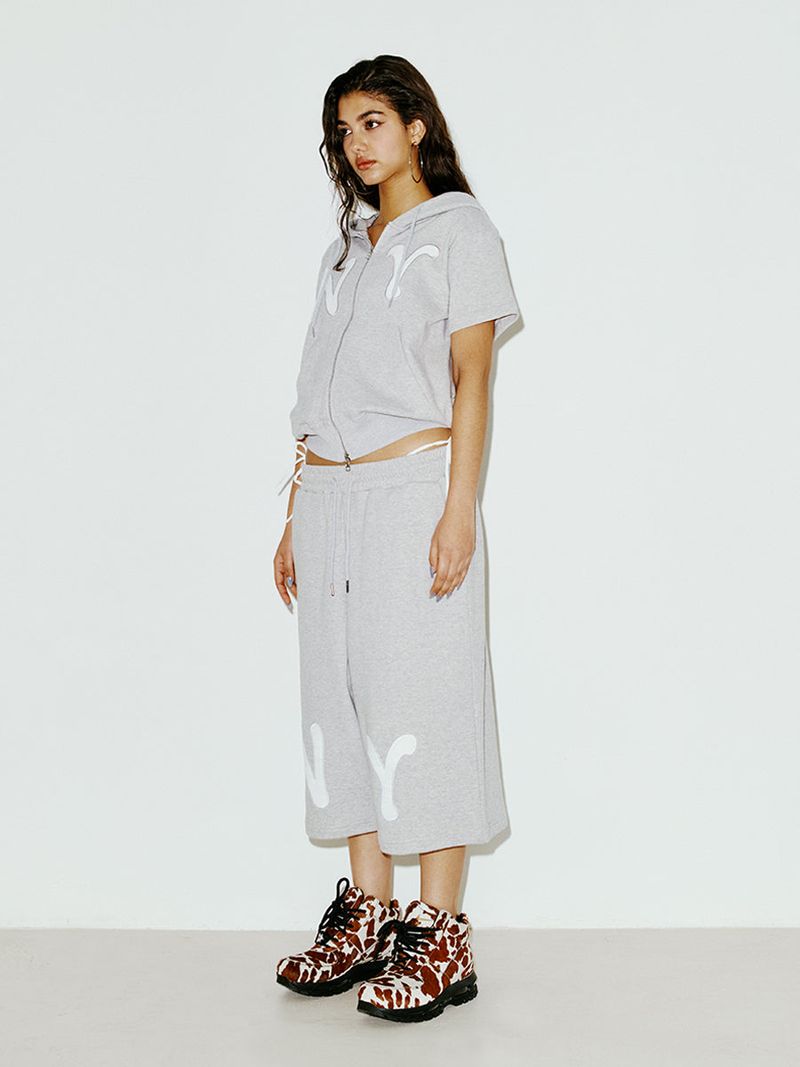 NY APLIQUE CAPRI PANTS GREY
