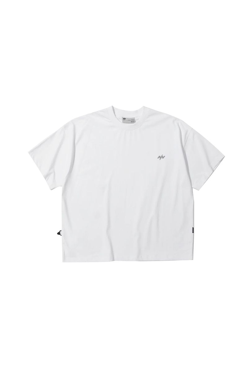 NīNEpointNīNE（ナインポイントナイン）の「エキスパートベースロゴ半袖Tシャツ オフホワイト（トップス）」