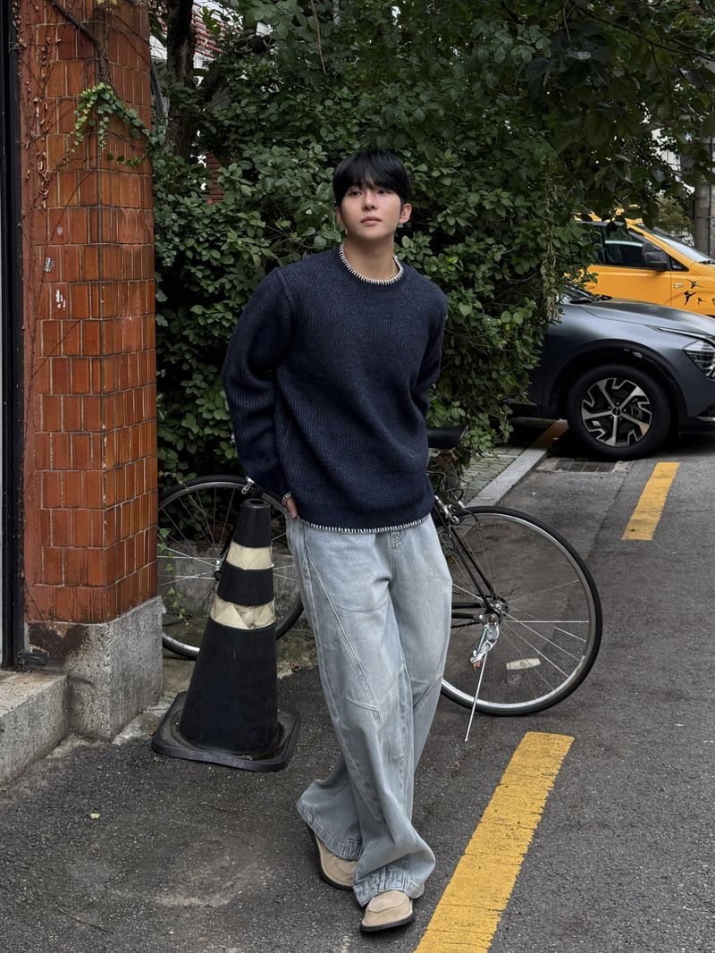 Hoshi line round knitwear