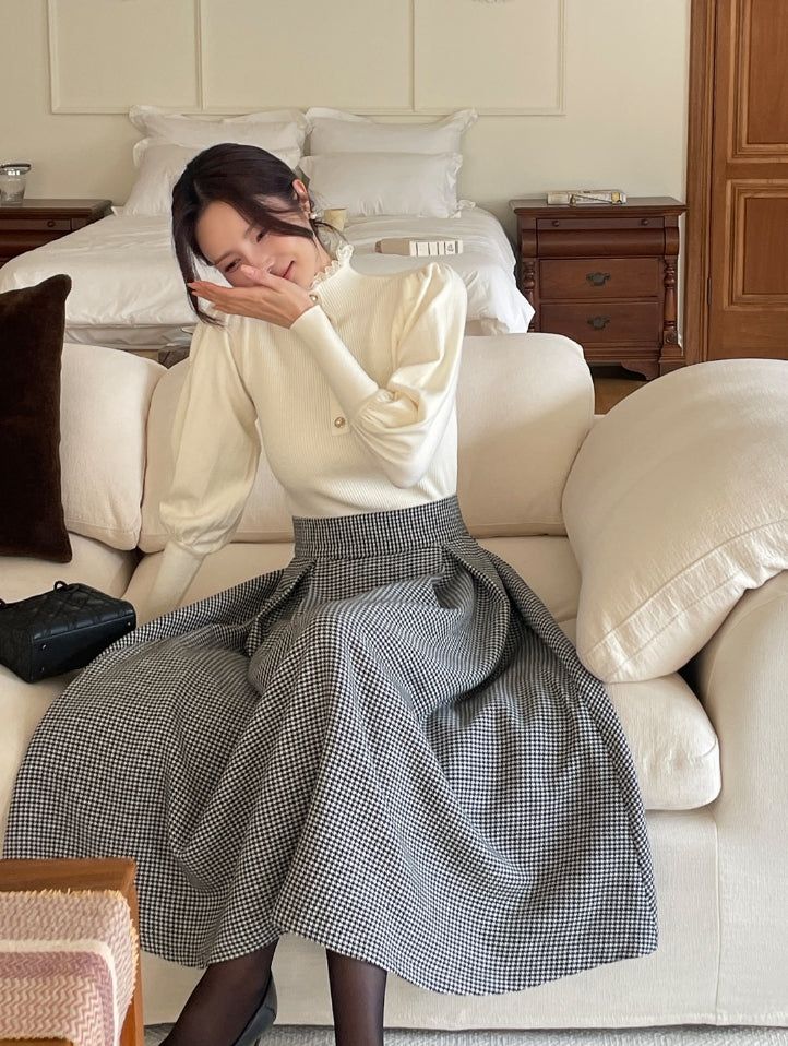 Levin Puff Pearl Button Frill Lace Turtleneck Knit