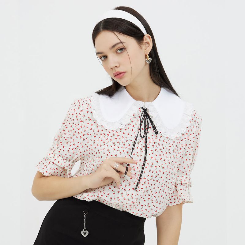 VVV（ブイブイブイ）の「LACE BIG COLLAR FLOWER BLOUSE _ WHITE（Tops）」