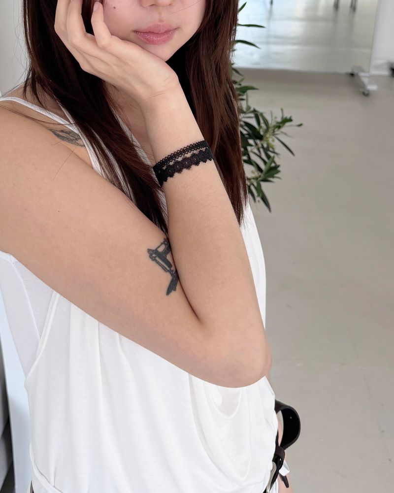 Lace Heart Line Bangle