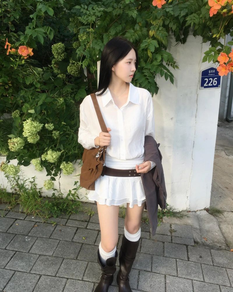Buckle strap long boots