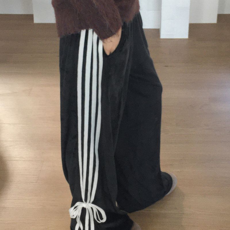WONDER WONDER(ワンダーワンダー)の「Hoal Track Ribbon Velvet Sweat Pants(Pants)」