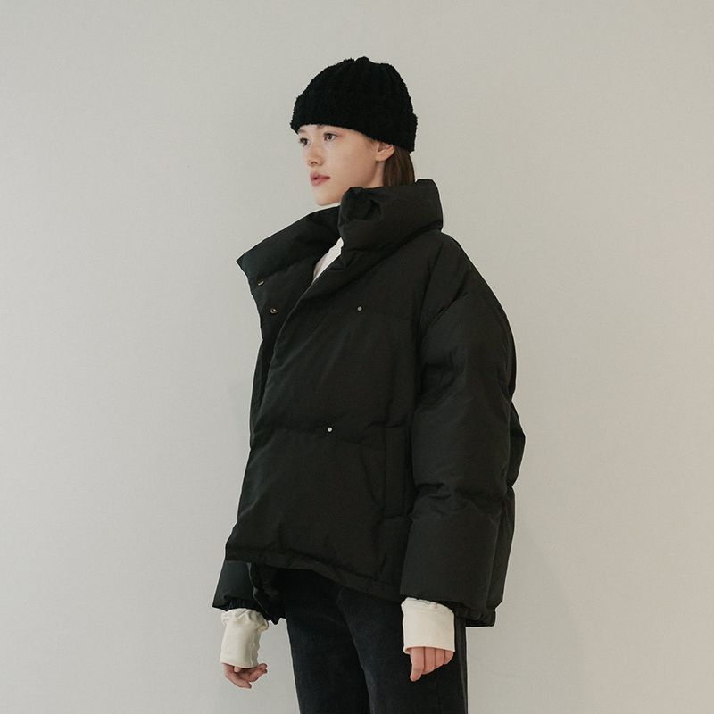TMO BY 13MONTH(ティーエムオーバイサーティーンマンス)の「CASUAL PADDED JACKET (BLACK)(Tops)」