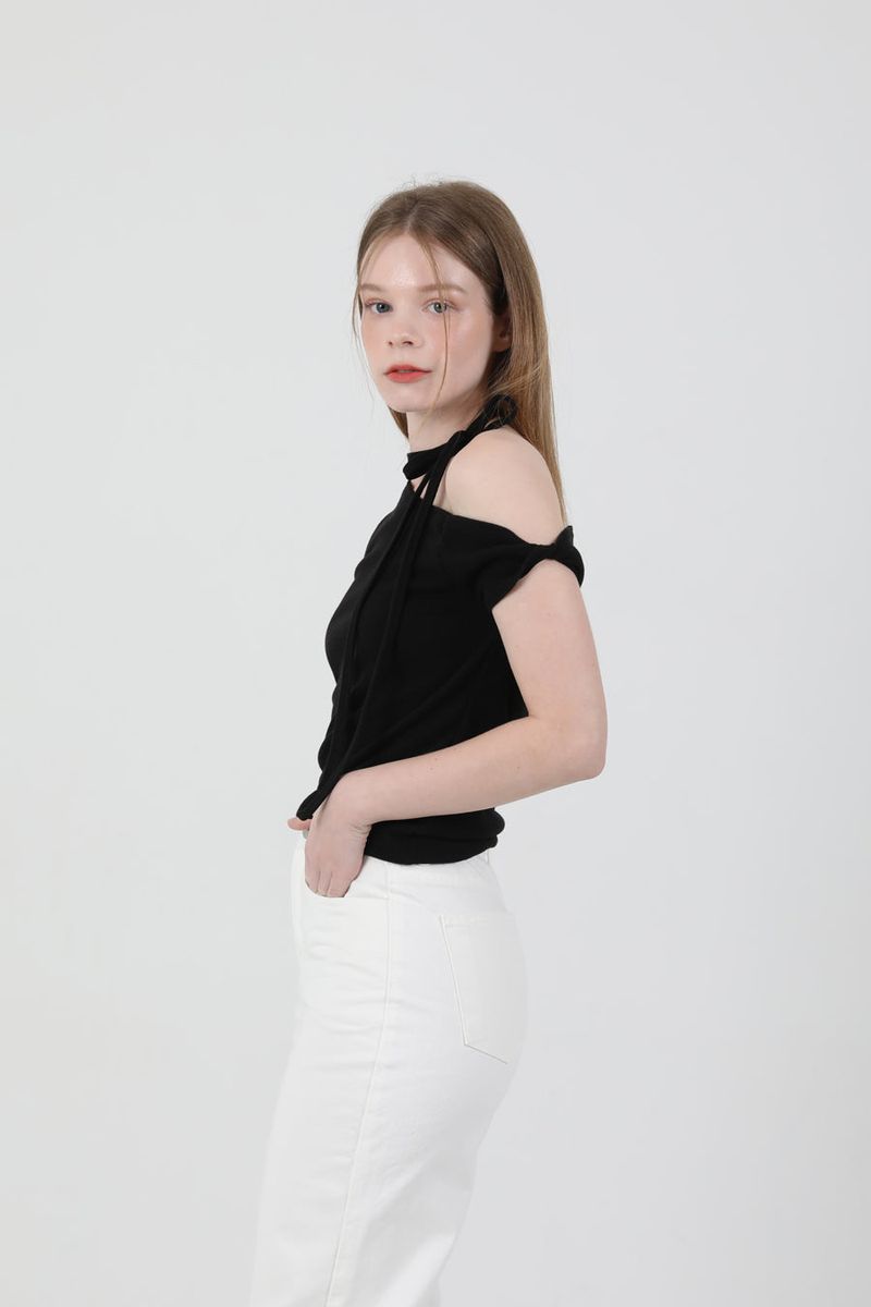 Off Shoulder Twist Half-Sleeve T-shirt Black