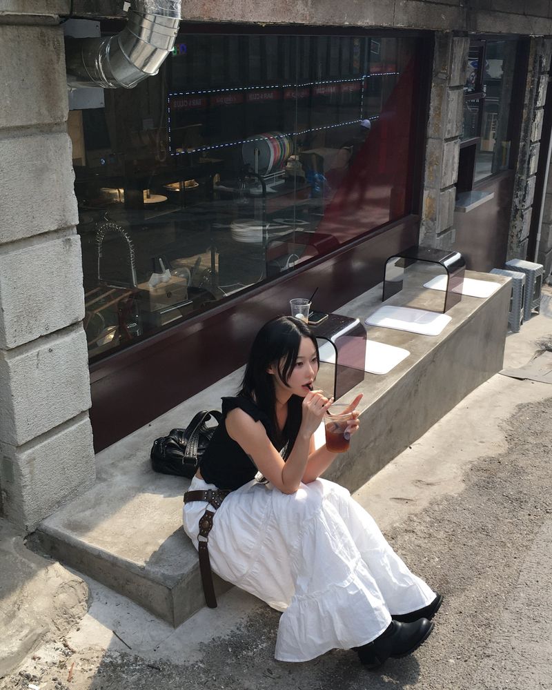 Cutting white long skirt