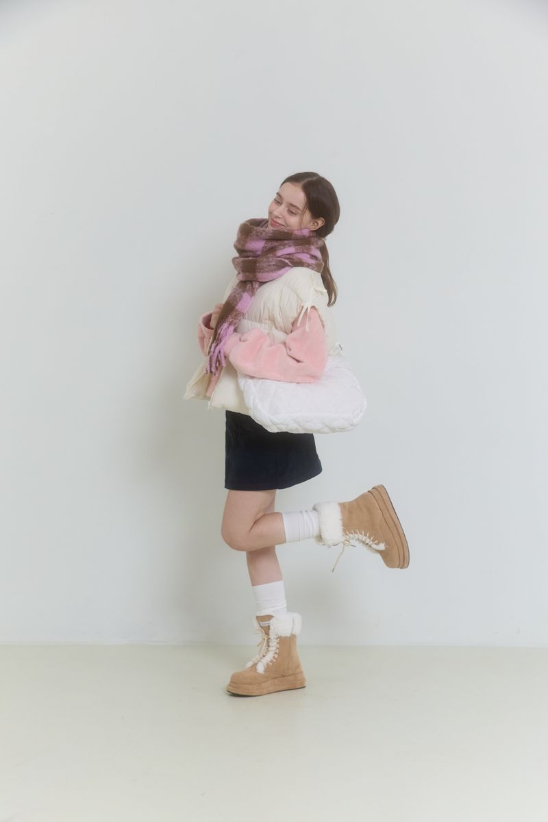 PINK PINEAPPLE（ピンクパイナップル）の「WINTER BREEZE CHECK MUFFLER（Fashion Accessories）」