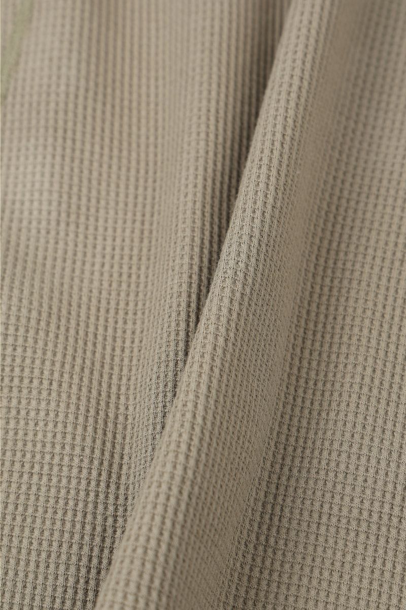 Ribbed incision hood zip-up