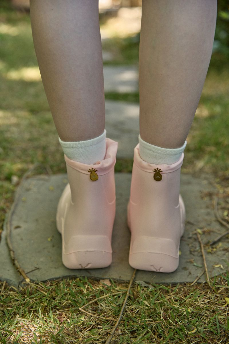 PINK PINEAPPLE（ピンクパイナップル）の「STRING RAINBOOTS (3 COLORS)（Shoes）」