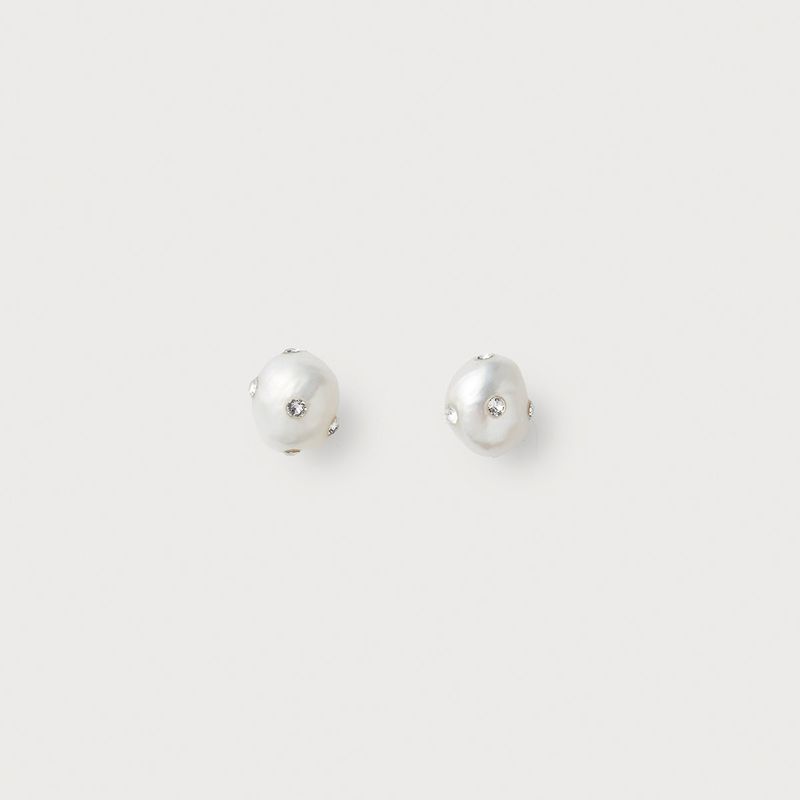 PEARLSONATE（パーソネイト）の「イレギュラーポルカドッツイヤリング　ホワイト（アクセサリー）」