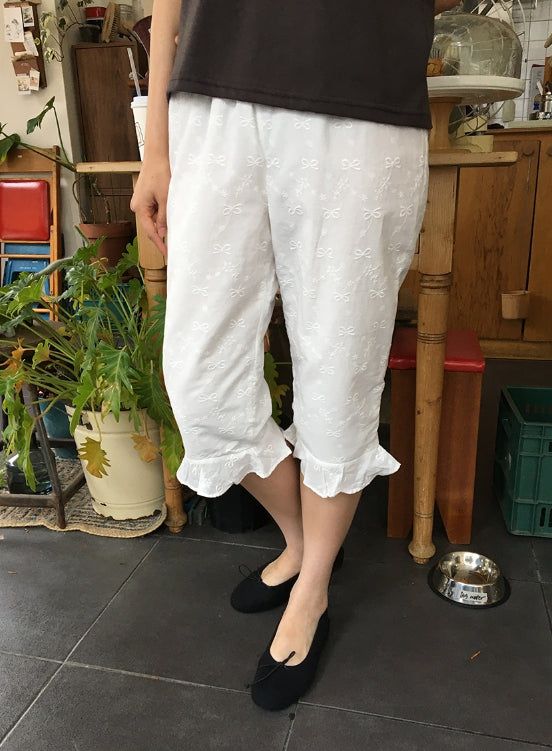 BAON（バオン）の「Derson Lace Shirring Banding Capri Pants（Pants）」