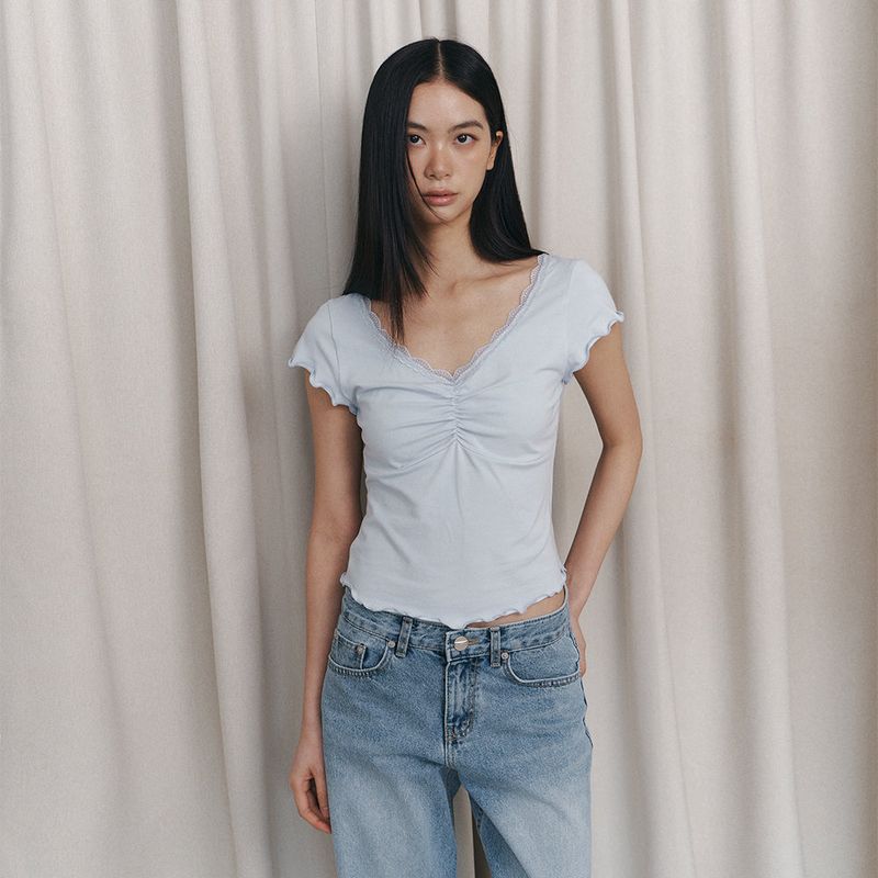 C V-NECK LACE SHIRRING TOP_LIGHT BLUE