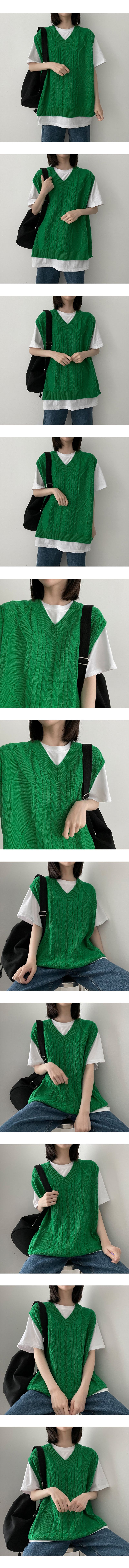 Etch Twisted V-knit vest